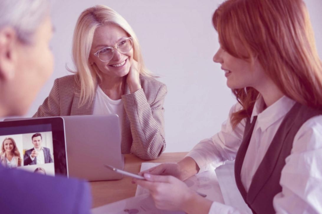 Configuration professionnelle pour webinaire avec équipement technique